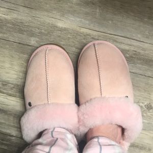 Abeo shearling slippers size 9 neutral footbed
